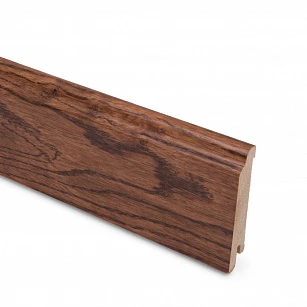 Плинтус шпонированный Lab Arte Oak Tabak 80х15х2500 в интерьере