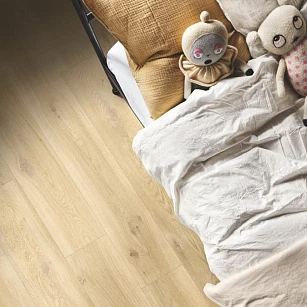 Плитка ПВХ Pergo Classic Plank Premium Click V2107-40018 Бежевый дуб (2,105) в интерьере