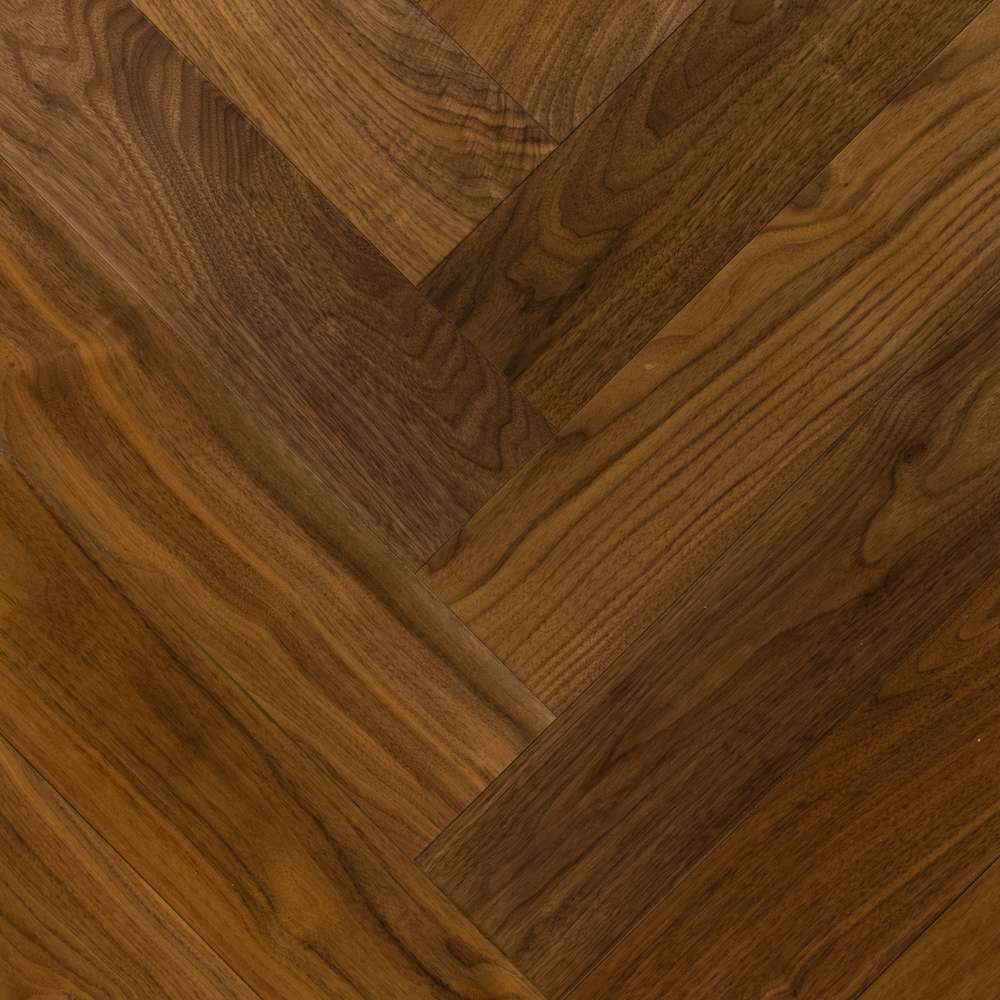 Массивная доска Missouri Венгерская елка Орех Американский селект лак 540*90*15 мм (1,1016 м2)
